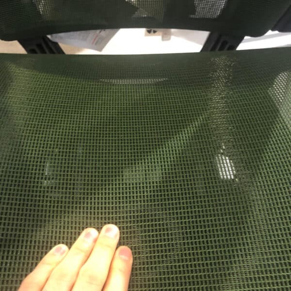 オカムラのコンテッサセコンダのメッシュ座面を実際に撮影したオリジナル画像