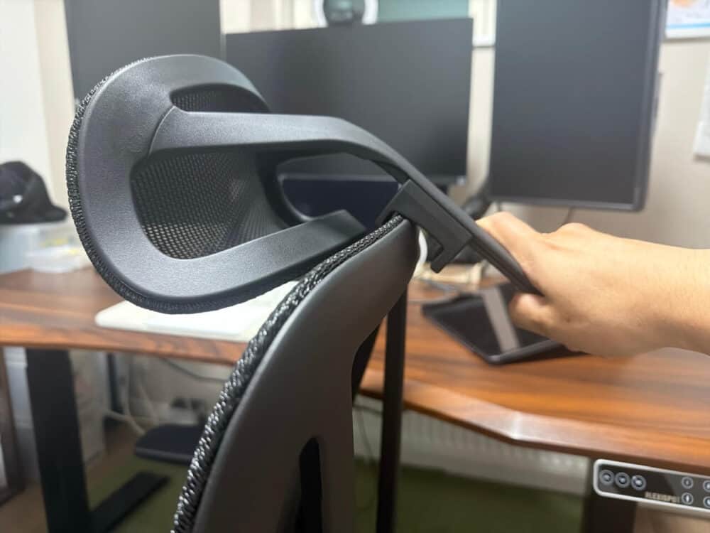 パームワークチェアのヘッドレスト取り付け部分