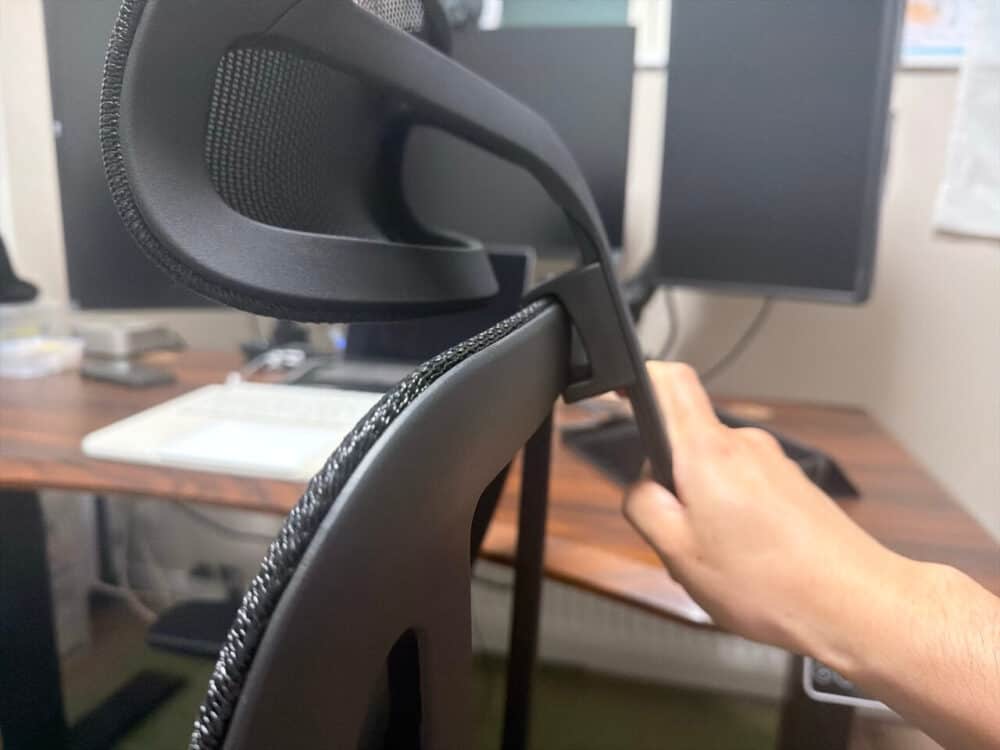 パームワークチェアのヘッドレストはめ込み部分の接写